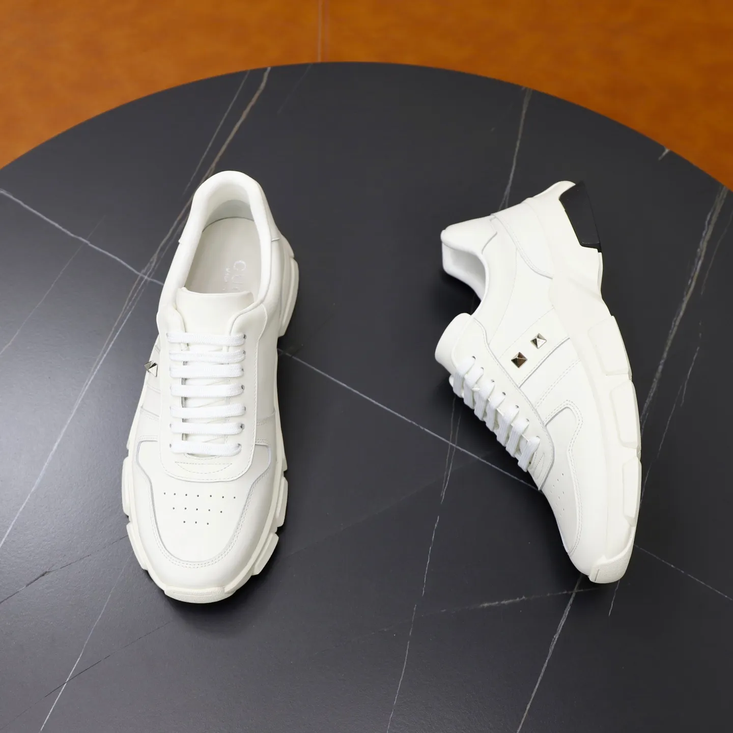Ex-factory price: 540💰💰🙅‍♂️🙅‍♂️🙅‍♂️ Brand: GUCCI Standard code: 38-44 (45 customized) Grade: Same as the official website Material: Cowhide stitching Comfortable and breathable sheepskin lining Lightweight and wear-resistant sports outsole Style category: Men's fashionable casual shoes Running sports shoes Distinguished luxury brand elements Top luxury color: actual picture color